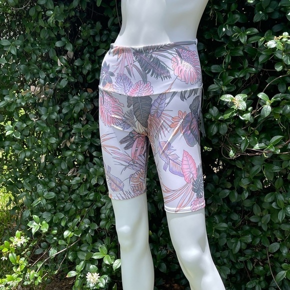 💋NWT ONZIE High Waisted Boho Botanical Bike Shorts - Picture 7 of 11